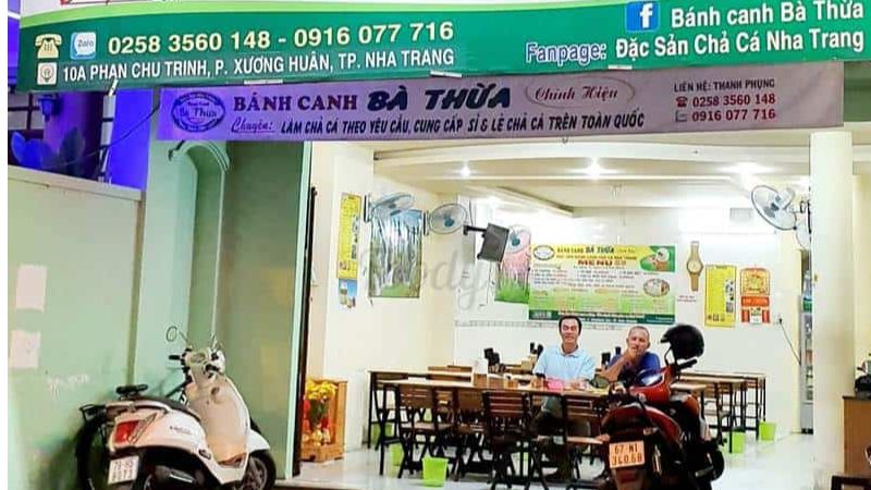 Không gian quán bánh canh Bà Thừa