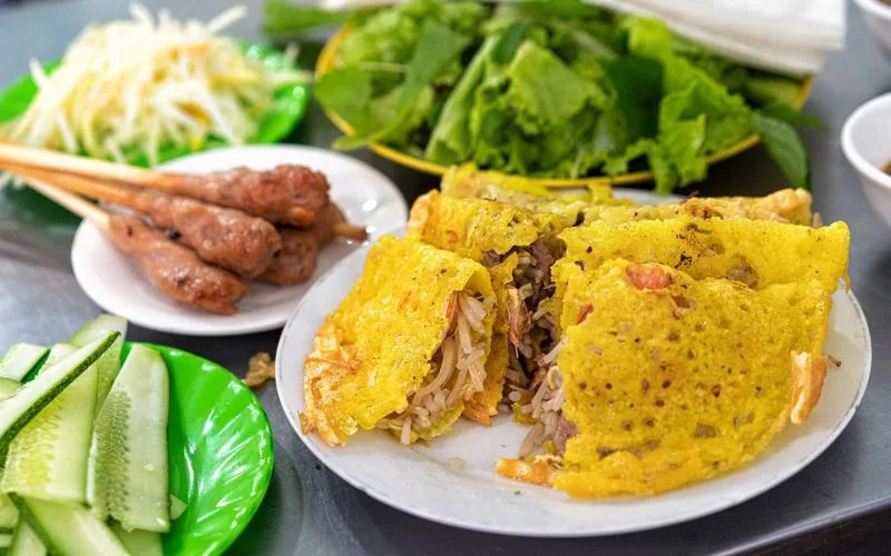 Ăn bánh xèo nem lụi Đà Nẵng tại quán bà Tình