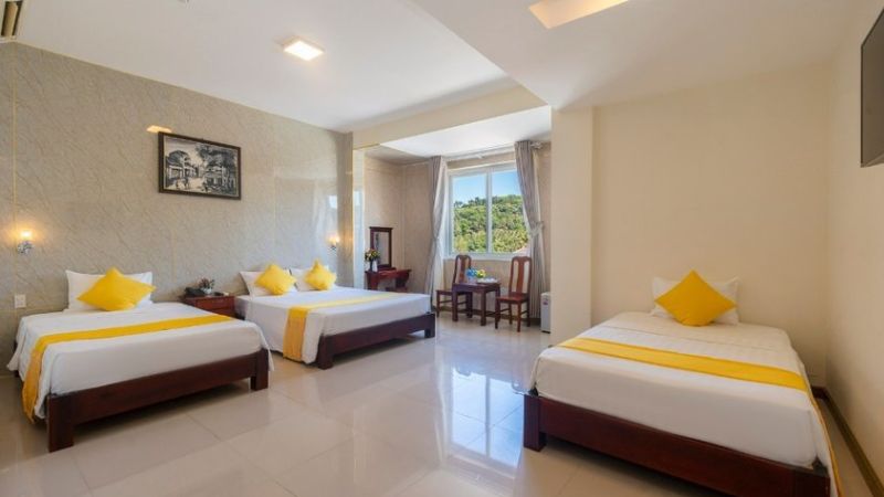 Khách sạn Gold Beach Hotel