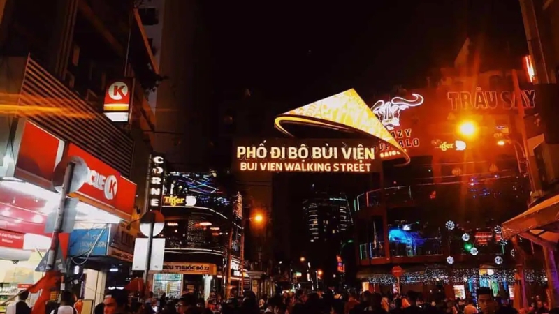 Phố đi bộ Bùi Viện