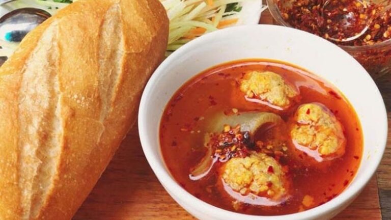 Bánh mì xíu mại Đà Lạt