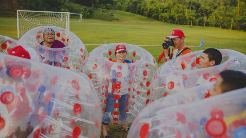 Chơi game bóng lăn Zorbing