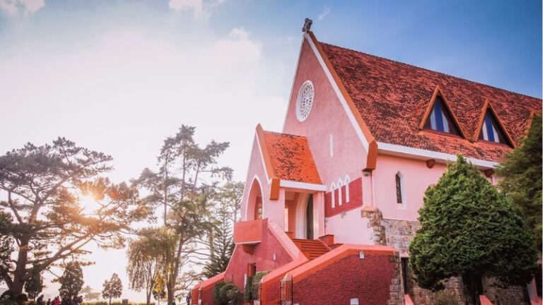 Nhà thờ Domaine De Marie