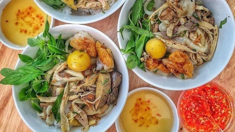 Bát bánh ướt lòng gà cực ngon từ quán Trang Đà Lạt