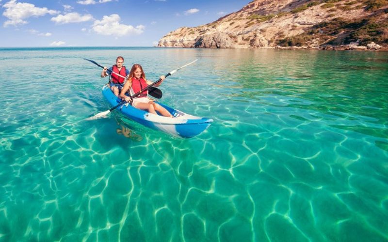 Hoạt động chèo thuyền Kayak tại đảo Yến Nha Trang