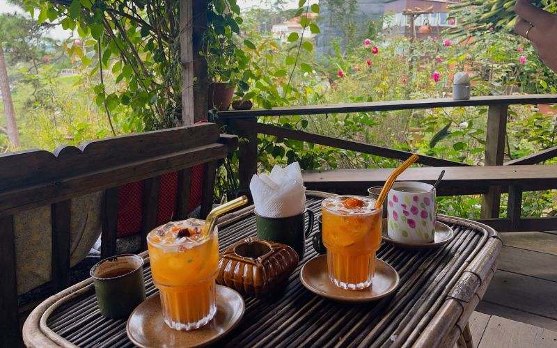 Vừa thưởng thức cafe, vừa ngắm trọn khung cảnh thơ mộng tại Gạt Tàn Đời