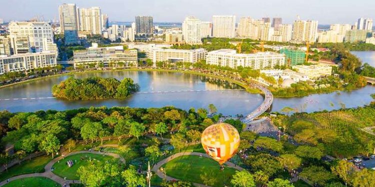 Hồ Bán Nguyệt Sài Gòn | Biểu Tượng Sống Động Tại Sài Thành 5 Hồ Bán Nguyệt Sài Gòn | Biểu Tượng Sống Động Tại Sài Thành