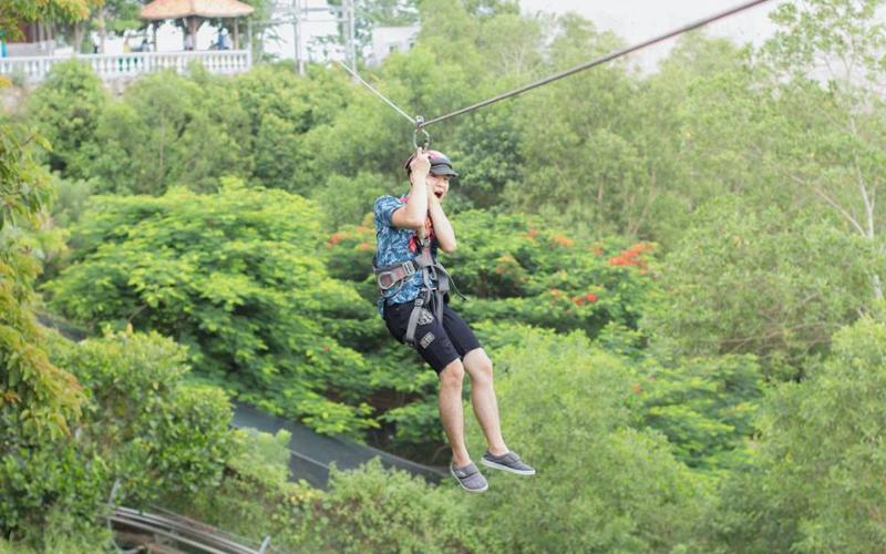 Đu dây mạo hiểm zipline