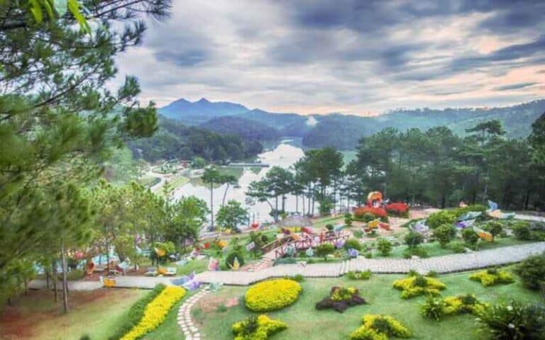 Khu du lịch Đá Tiên