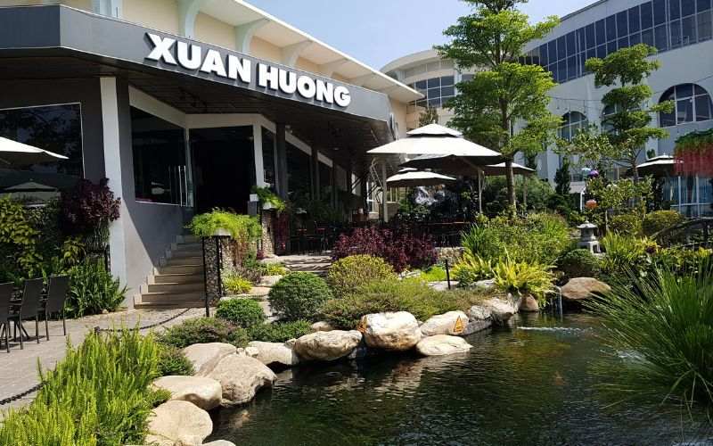 Xuân Hương Garden Coffee có không gian rộng rãi, view Hồ Xuân Hương cực chill