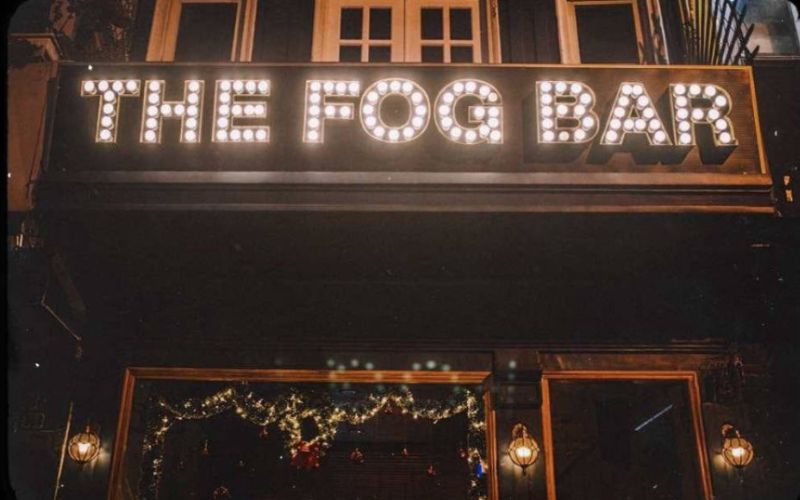 Bên ngoài quán Fog Bar Đà Lạt