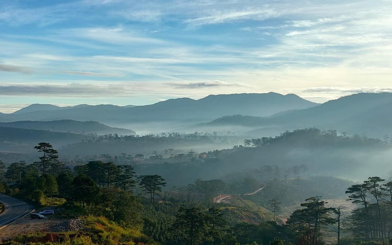 Con đường đi đến làng Klong Klanh là nơi giao thoa giữa cảnh rừng và biển