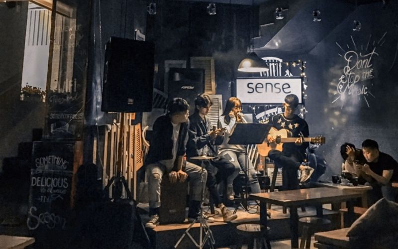 Buổi biểu diễn Acoustic tại Sense Coffee Acoustic