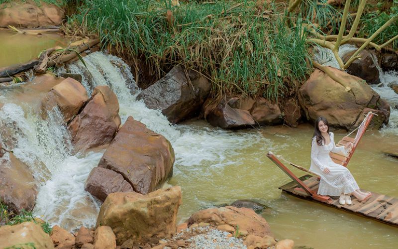 Cảnh sắc thanh bình và đầy thơ mộng tại suối ở Đà Lạt