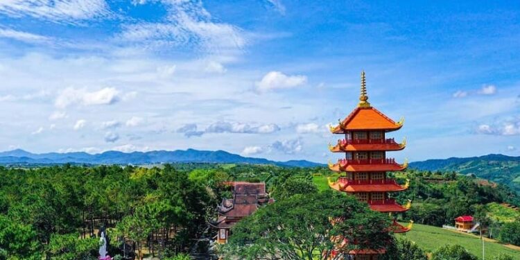 Tham quan tu viện Bát Nhã độc nhất Lâm Đồng