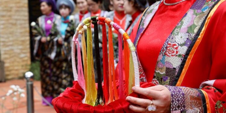 XQ Sử Quán - Tham quan nghệ thuật thêu tranh truyền thống Việt Nam 4 xq sử quán