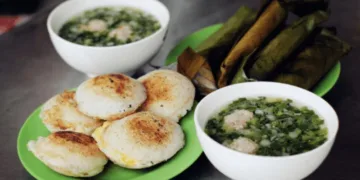 Review bánh căn gốc cây bơ Đà Lạt