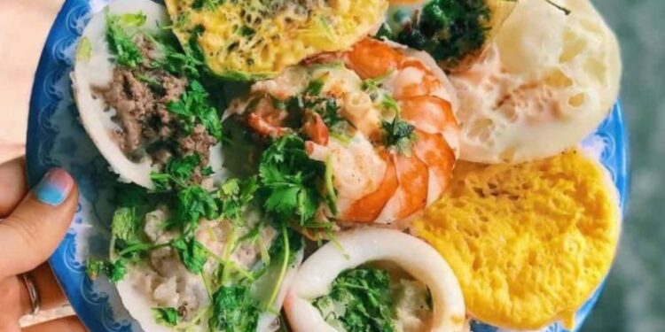 Bài đánh giá bánh căn hải sản Đà Lạt