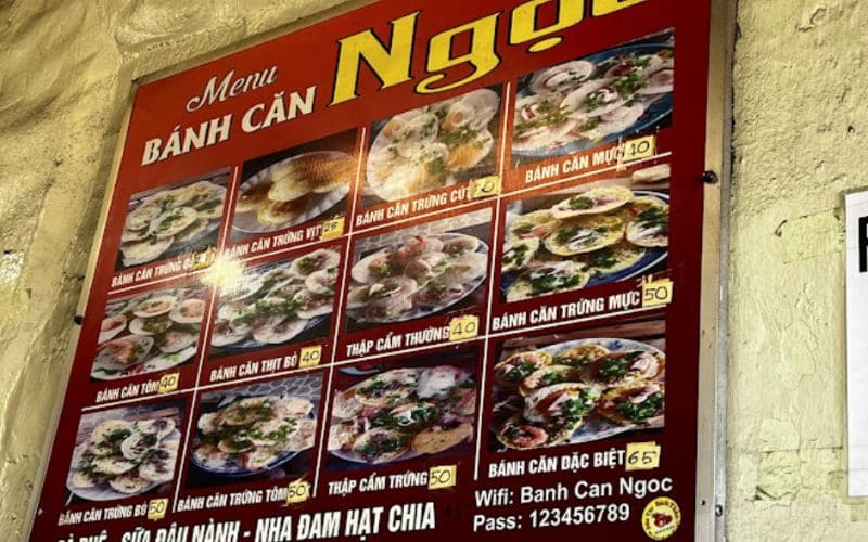 Menu bánh căn đa dạng, thơm ngon của quán Ngọc