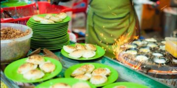 Review quán bánh căn Nhà Chung tại Đà Lạt