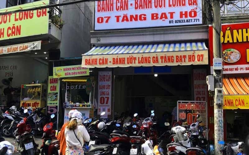 Đường đến quán bánh căn Tăng Bạt Hổ rất đơn giản