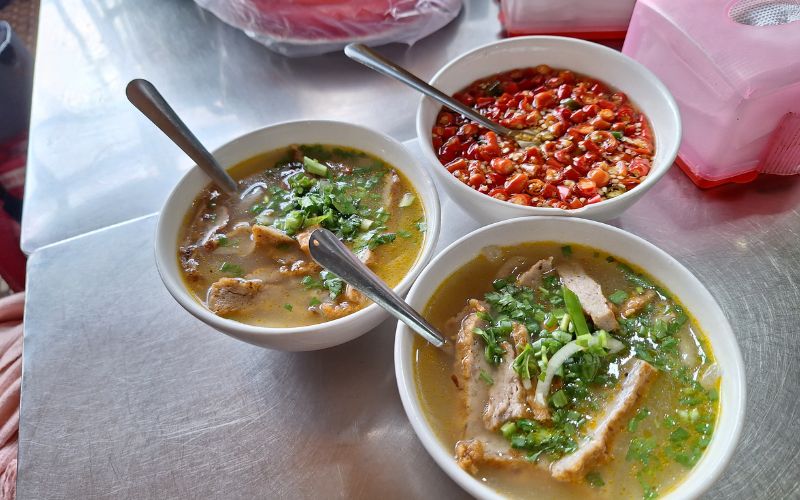 Trải nghiệm quán bánh canh chợ lớn Đà Lạt - Cô Hường