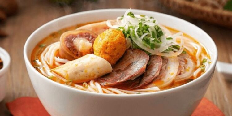 Quán bún bò Công Đà Lạt: Khám phá đặc sản xứ Huế 6 Bài đánh giá quán bún bò Công Đà Lạt