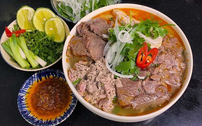 Bún bò O Năm Đà Lạt