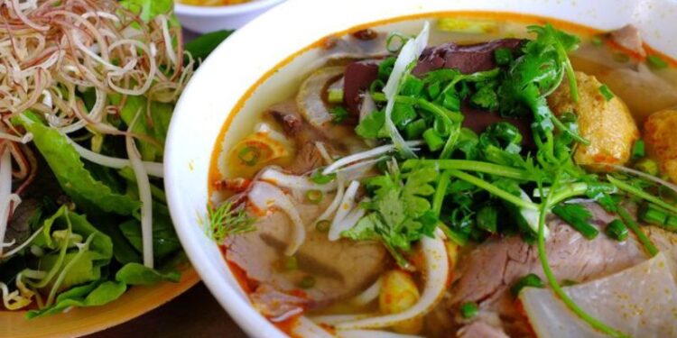 Bún bò O Năm Đà Lạt - Quán ăn trứ danh, ngon khó cưỡng 6 Review chi tiết quán bún bò O Năm Đà Lạt