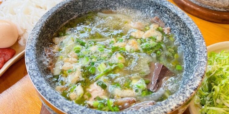 Hương vị tuyệt vời của bát bún bò thố đá