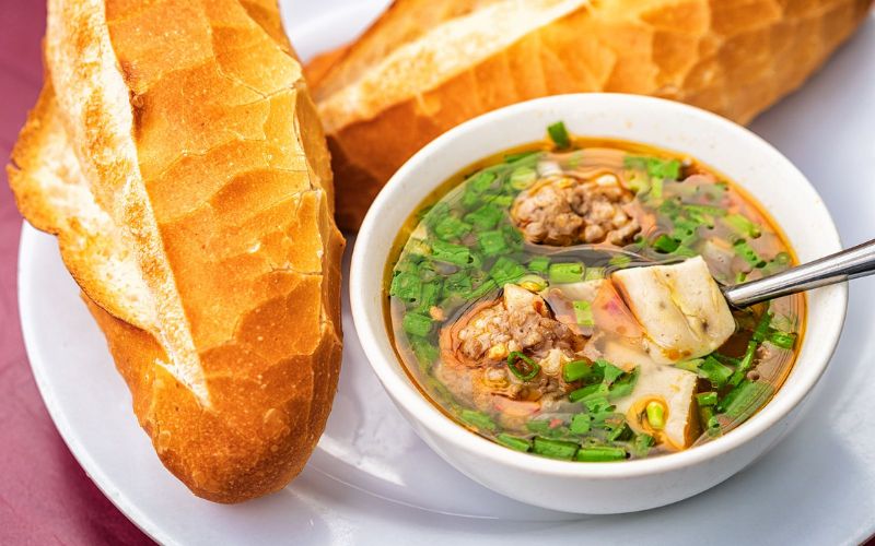 Thơm nồng, đậm đà cùng bánh mì xíu mại Đà Lạt