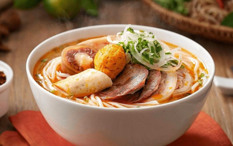 Bún bò Đà Lạt nóng hổi thơm ngon