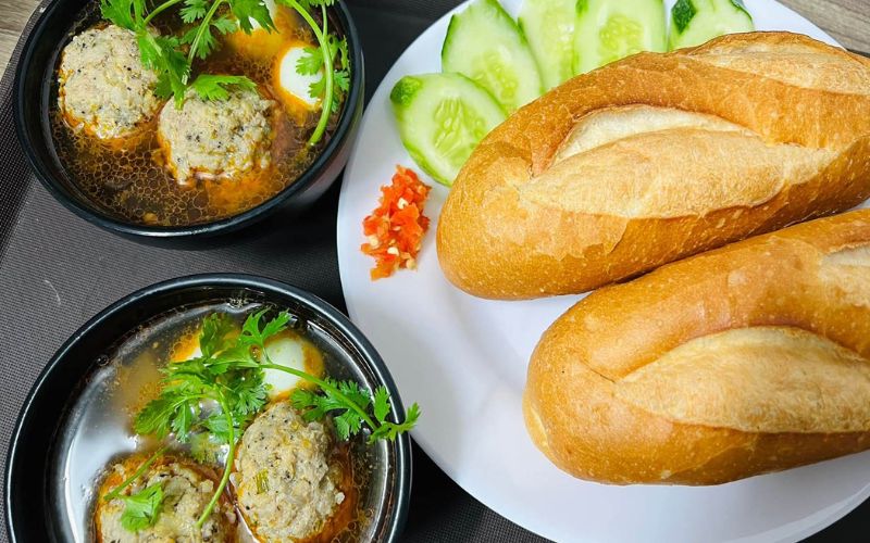 Bánh mì xíu mại Đà Lạt là đặc sản thơm ngon khó cưỡng