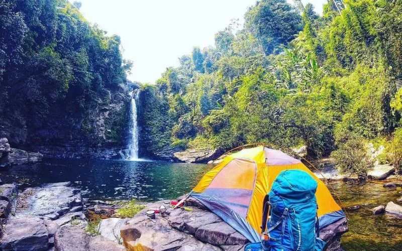 Giếng Trời thu hút nhiều du khách đam mê trekking đến khám phá