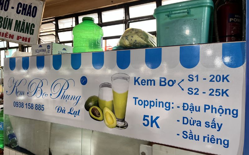 Quán kem Phụng có menu đa dạng, giá rẻ