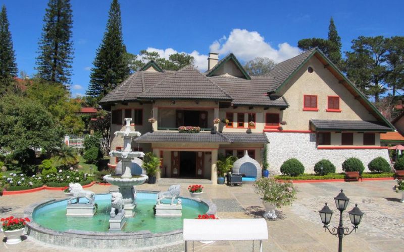 Monet Garden Villa là một resort 4 sao nằm cạnh Ga Đà Lạt