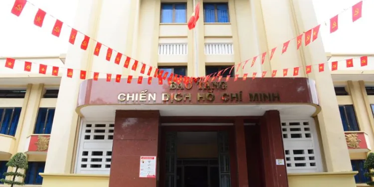 Tham quan bảo tàng chiến dịch Hồ Chí Minh