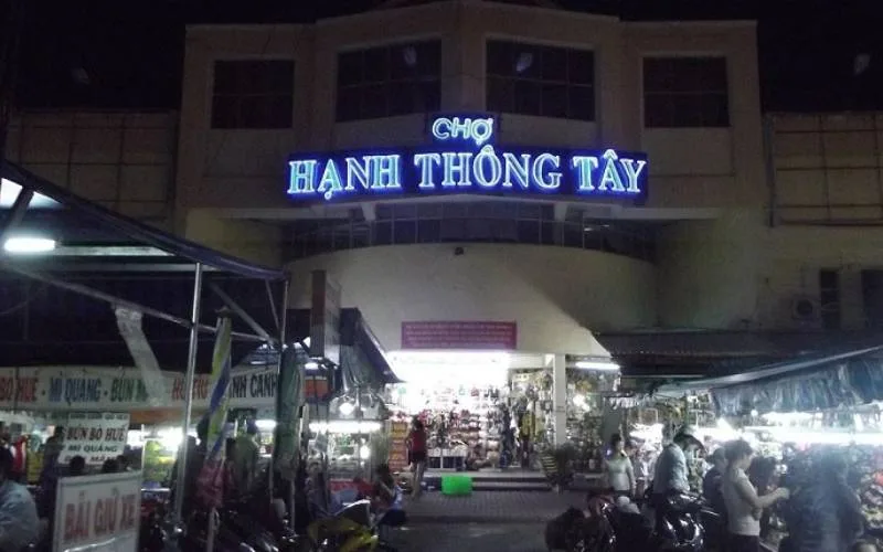 Chợ đêm Hạnh Thông Tây mang đến thiên đường thời trang giá rẻ