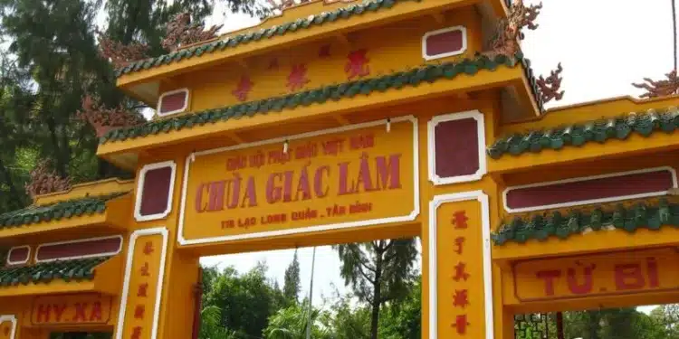 Chùa Giác Lâm là điểm du lịch tâm linh đầy thu hút
