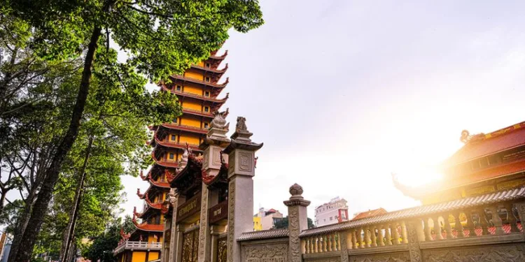 Top 26 ngôi chùa nổi tiếng ở Sài Gòn với vẻ đẹp an yên, thanh tịnh  14 Top 26 ngôi chùa nổi tiếng ở Sài Gòn với vẻ đẹp an yên, thanh tịnh