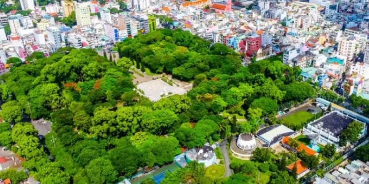 Dạo mát tại công viên Lê Văn Tám