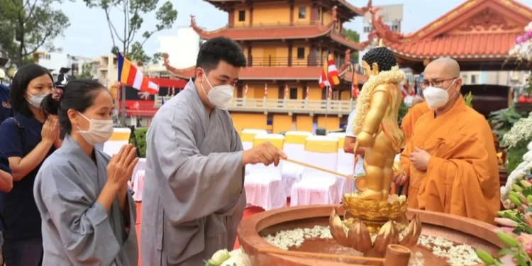 Khám phá nét đẹp tâm linh tại Việt Nam Quốc Tự