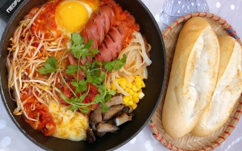 Cảm nhận sự giòn tan của bánh mì chảo trong từng miếng ăn đầy đặn!