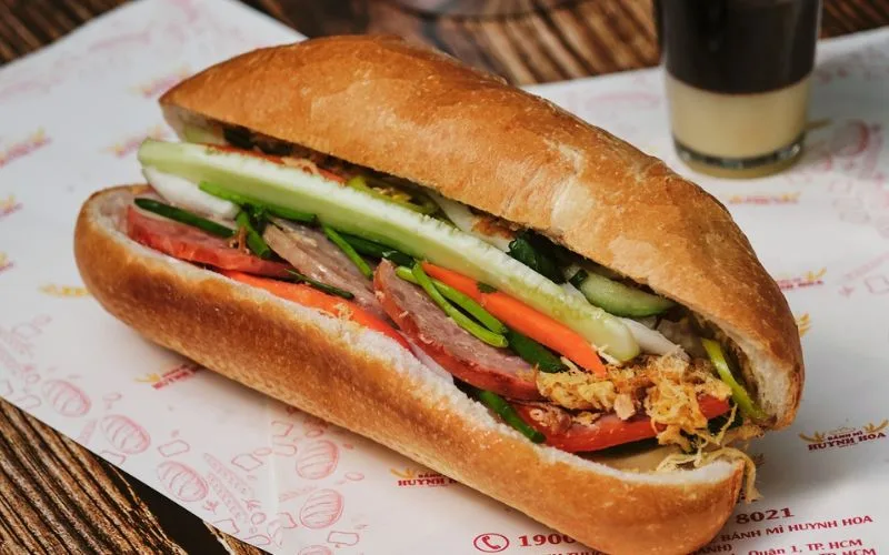 Ổ bánh mì với nhân ứ ự