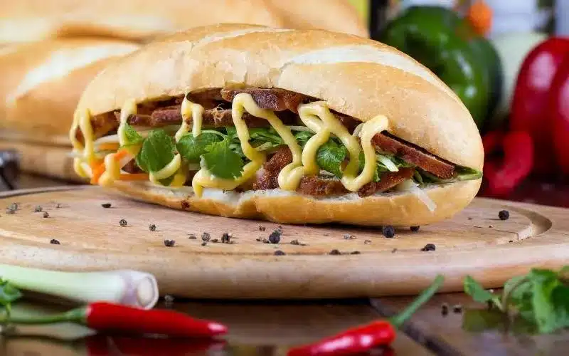 Bánh Mì TPHCM là món ăn nhanh, ngon miệng và giá cả hợp lý cho mọi tín đồ ẩm thực