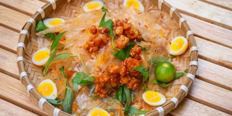 15 hàng bánh tráng trộn Sài Gòn siêu dính được giới trẻ săn lùng 16 Bánh tráng trộn Sài Gòn – hương vị đường phố khó quên