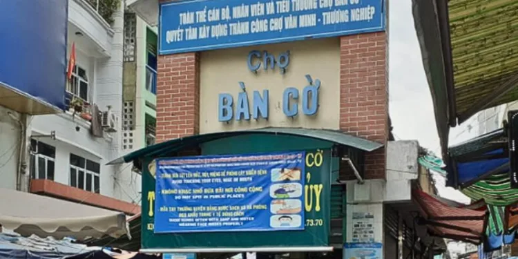 Chợ Bàn Cờ - Khu chợ đồ si chất lượng và nổi bật nhất tại Sài Gòn 5 Ăn, chơi gì ở chợ Bàn Cờ?