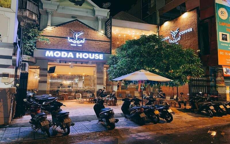 Moda House Coffee được đánh giá cao bởi phong cách bài trí đẹp mắt