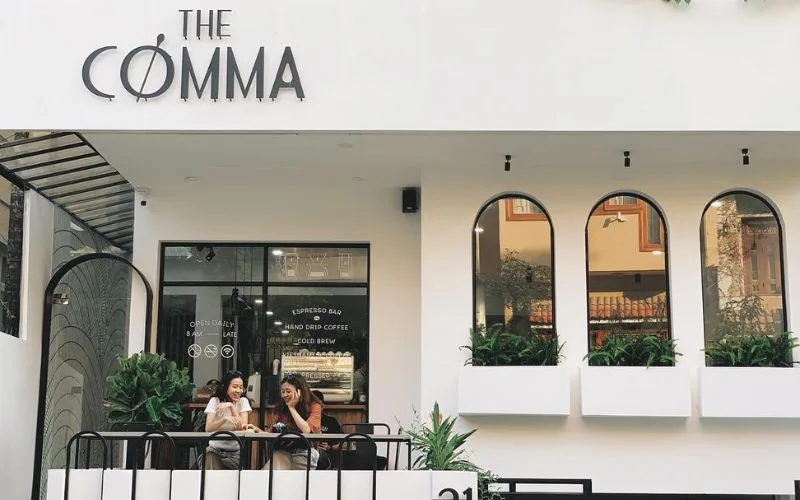 Cafe Comma có không gian thoáng đãng, dễ chịu