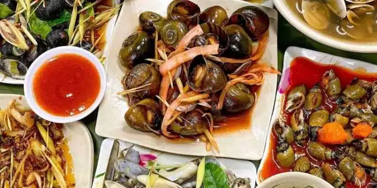 Phá đảo 12 quán ốc ngon Sài Gòn khiến nhiều người "điên đảo"